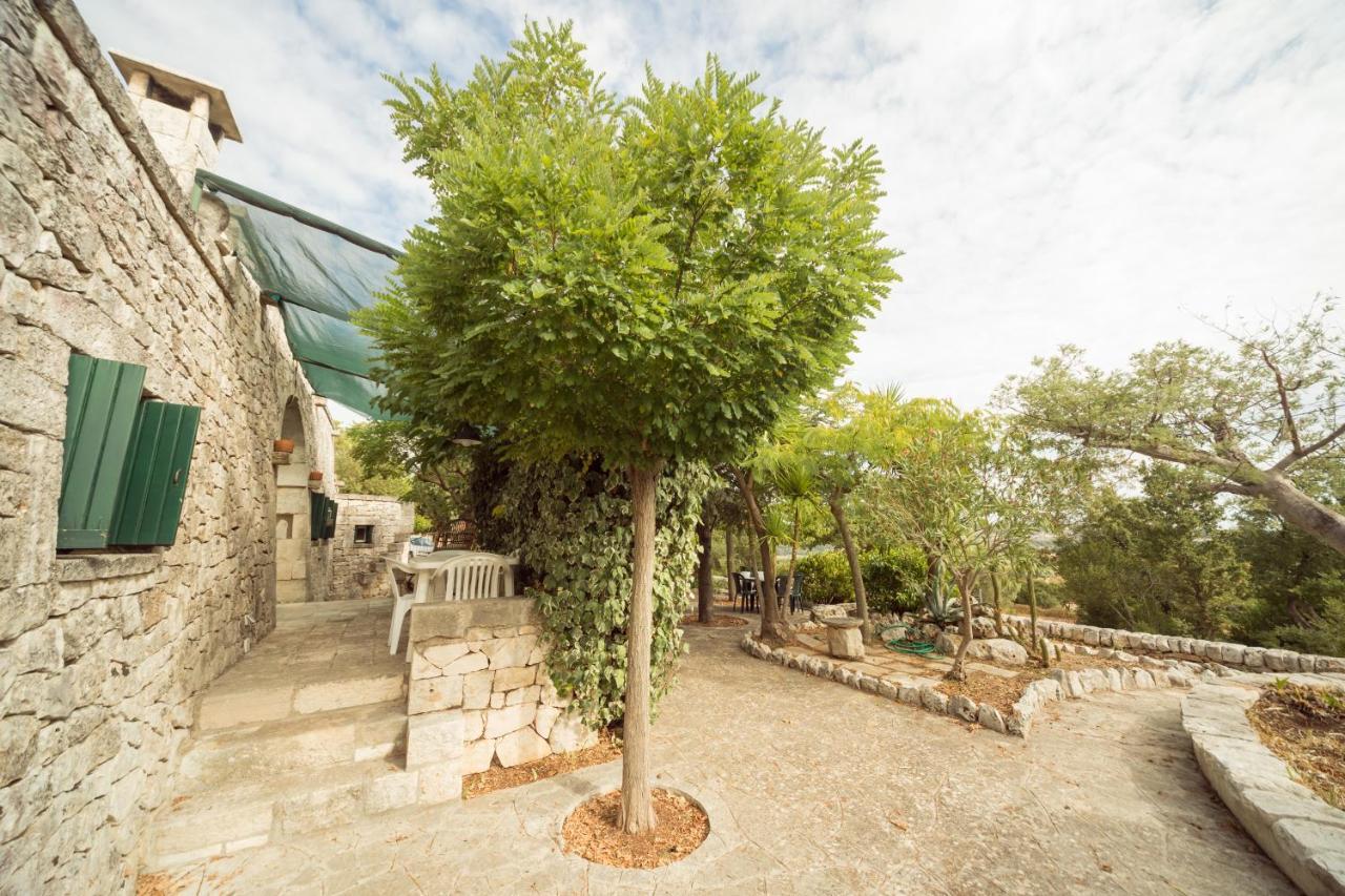 Trulli Girasoli E Viole Cocolicchio Extérieur photo