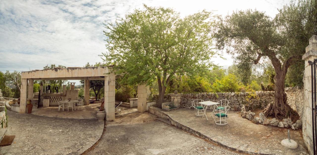 Trulli Girasoli E Viole Cocolicchio Extérieur photo