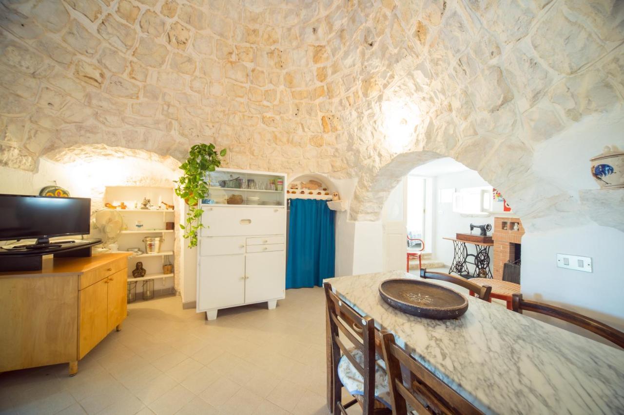 Trulli Girasoli E Viole Cocolicchio Extérieur photo